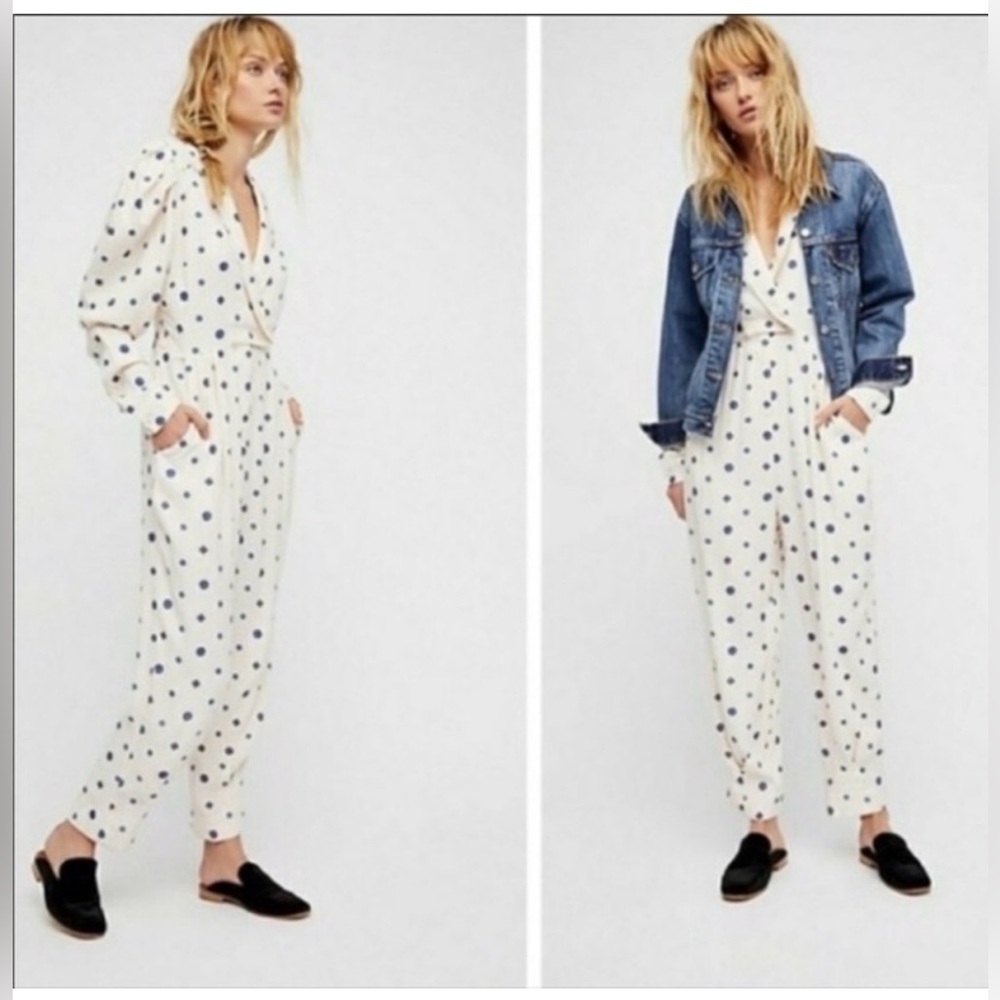 Free People Star Eyes Printed jumpsuit size M
Excellent condition